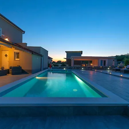 In With Private Pool *