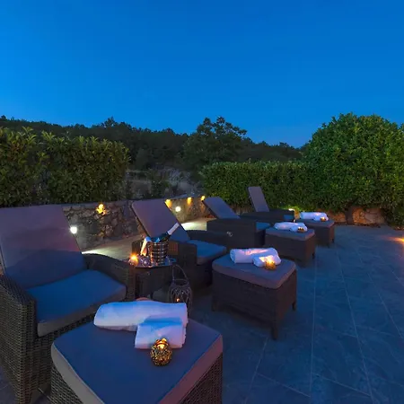 Villa In With Private Pool *