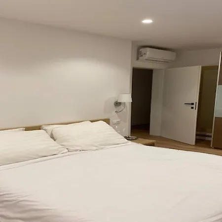 Villa In With Private Pool Ugljane