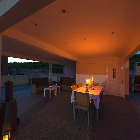 Villa In With Private Pool Ugljane