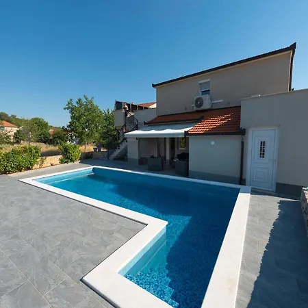 In With Private Pool Villa *