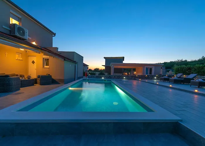 In With Private Pool *