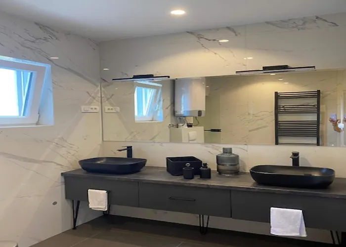 In With Private Pool Ugljane