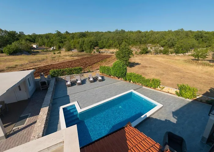Villa In With Private Pool